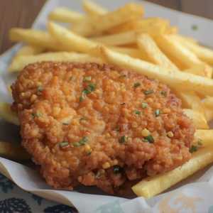 Chicken quarter with chips
