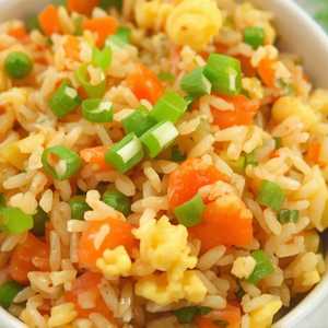 CƠM CHIÊN RAU CẢI / Vegetable Fried Rice