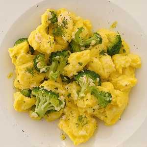 Broccoli Cheddar Scramble