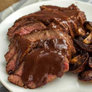 Bistec con Mole Coloradito