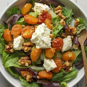 Goat Cheese and Apricot Salata