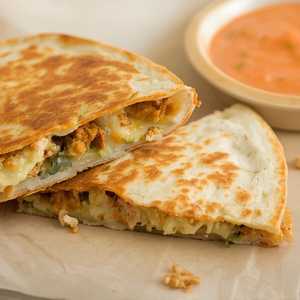 Pollo Frito Quesadilla