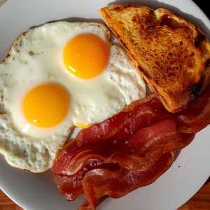 Huevos Fritos con Tocino