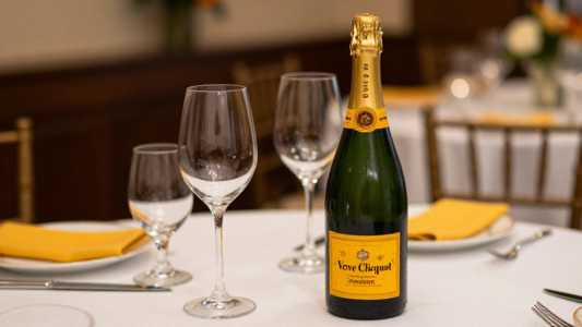 Nv Veueve Cliquot "Yellow Label" Brut, Champagne, Fra