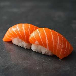 Salmon Roll (Raw)