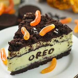 Oreo Grave Dirt Cheesecake