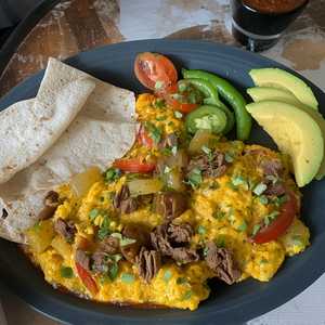 Carne Machaca con Huevos Revueltos