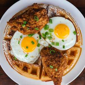 CHICKEN & WAFFLES