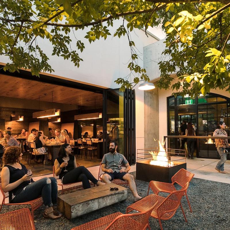 Howell's Kitchen and Bar