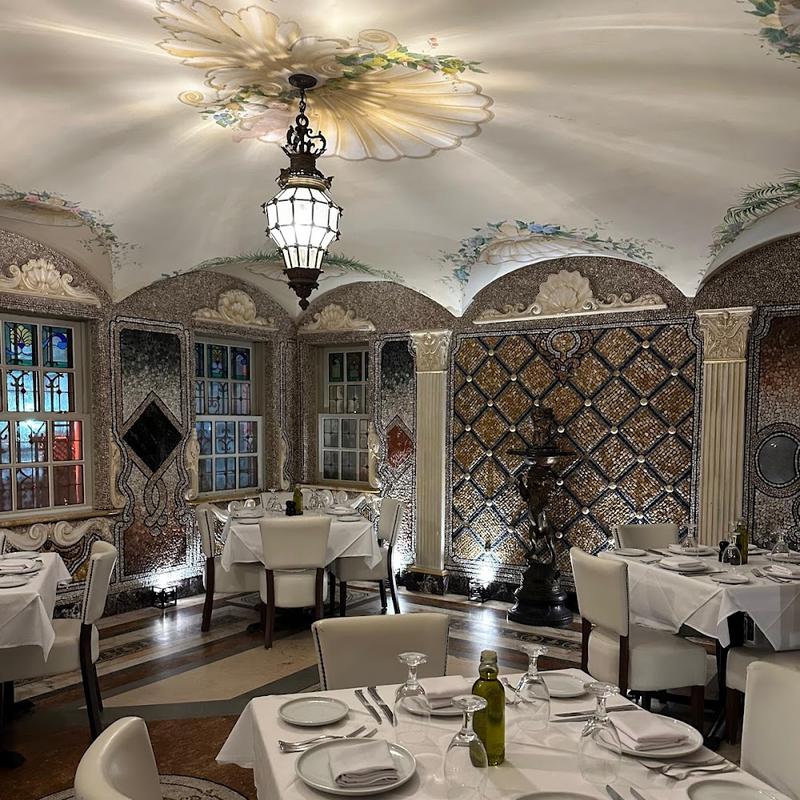 Gianni's At The Former Versace Mansion